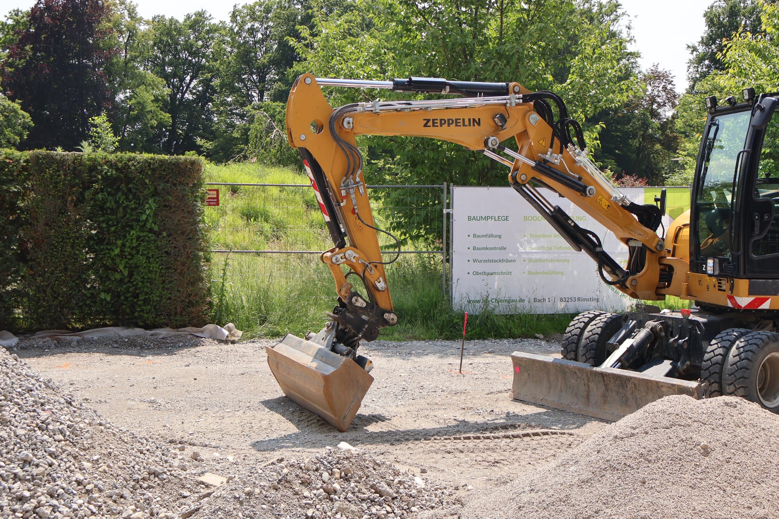 KSM terenski radovi — bager na gradilištu